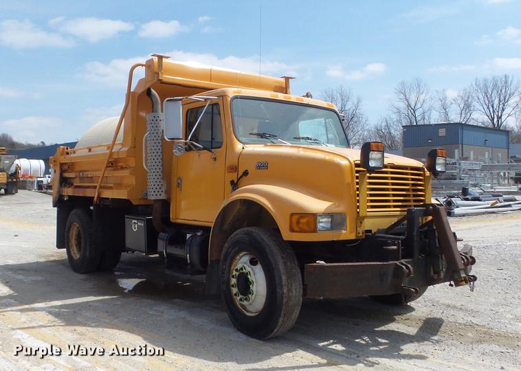 image for item DC7354 2000 International 4900 dump truck
