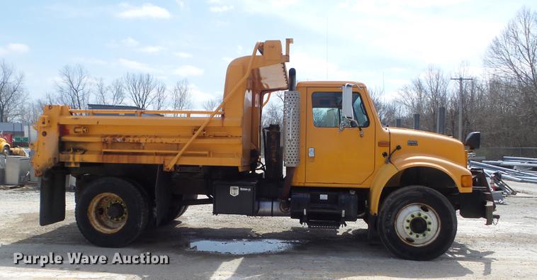 image for item DC7354 2000 International 4900 dump truck