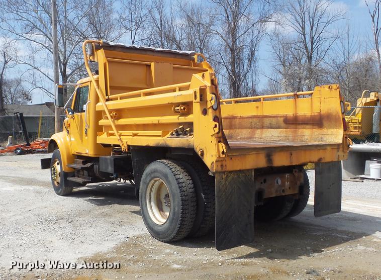 image for item DC7354 2000 International 4900 dump truck