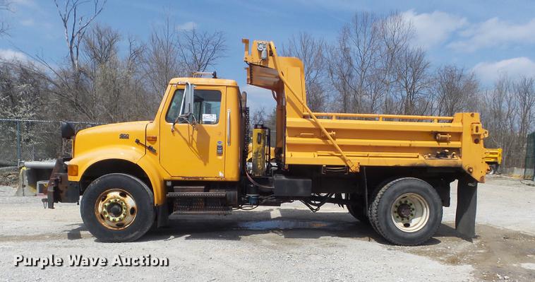 image for item DC7354 2000 International 4900 dump truck
