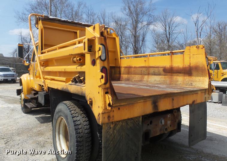 image for item DC7354 2000 International 4900 dump truck