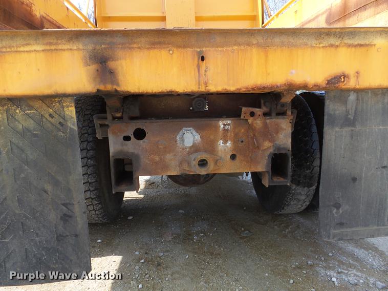 image for item DC7354 2000 International 4900 dump truck