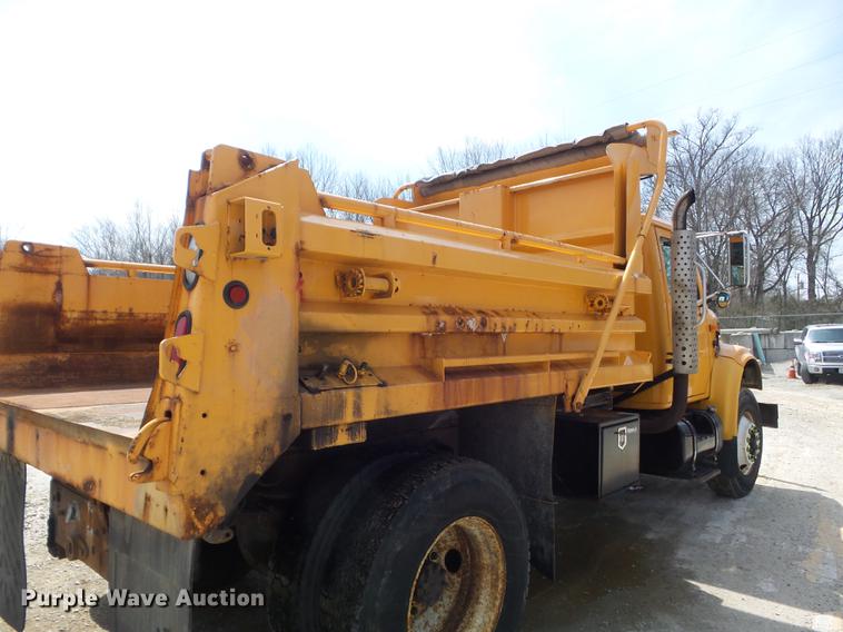 image for item DC7354 2000 International 4900 dump truck
