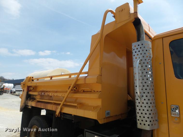 image for item DC7354 2000 International 4900 dump truck