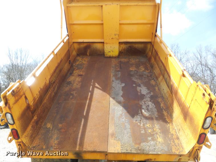 image for item DC7354 2000 International 4900 dump truck