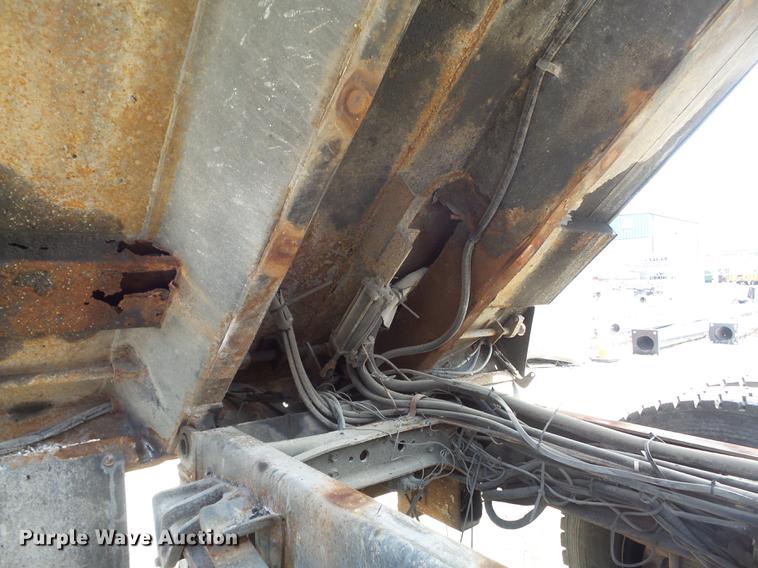 image for item DC7354 2000 International 4900 dump truck