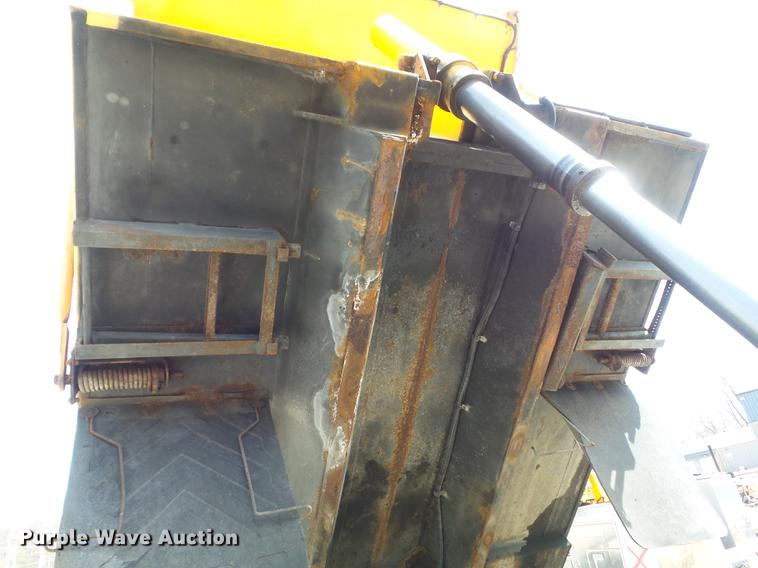 image for item DC7354 2000 International 4900 dump truck