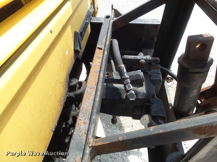 image for item DC7354 2000 International 4900 dump truck