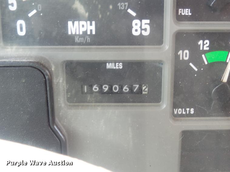 image for item DC7354 2000 International 4900 dump truck