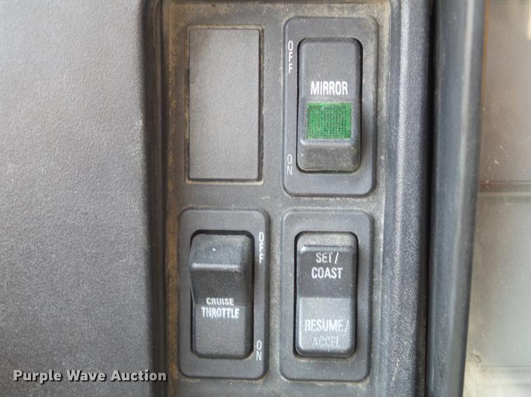 image for item DC7354 2000 International 4900 dump truck