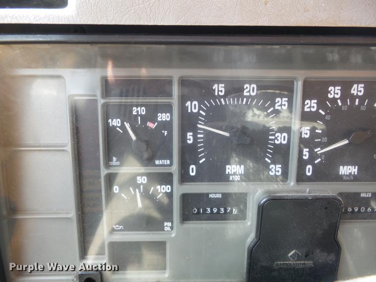 image for item DC7354 2000 International 4900 dump truck