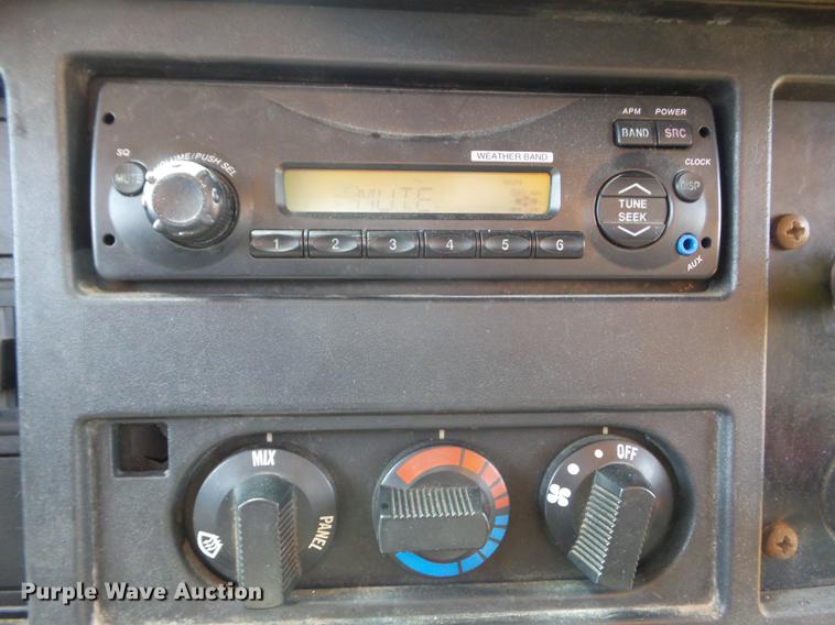 image for item DC7354 2000 International 4900 dump truck