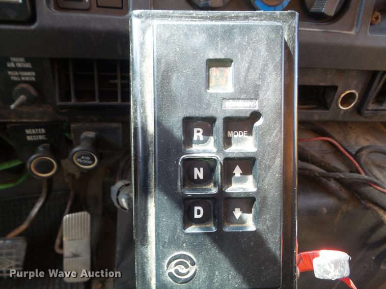 image for item DC7354 2000 International 4900 dump truck