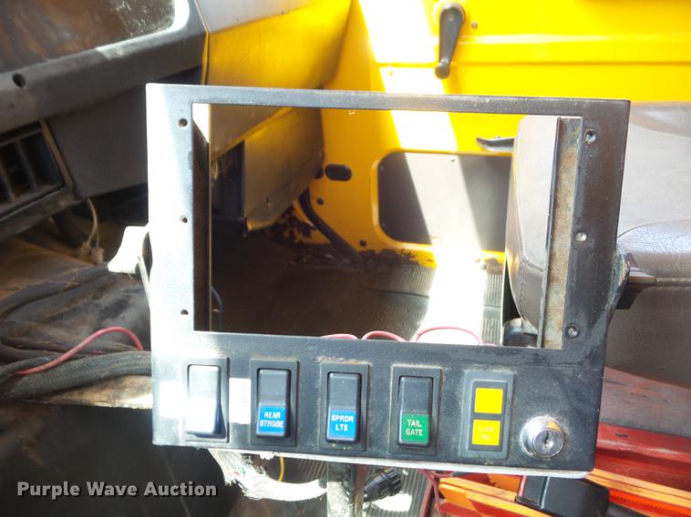 image for item DC7354 2000 International 4900 dump truck