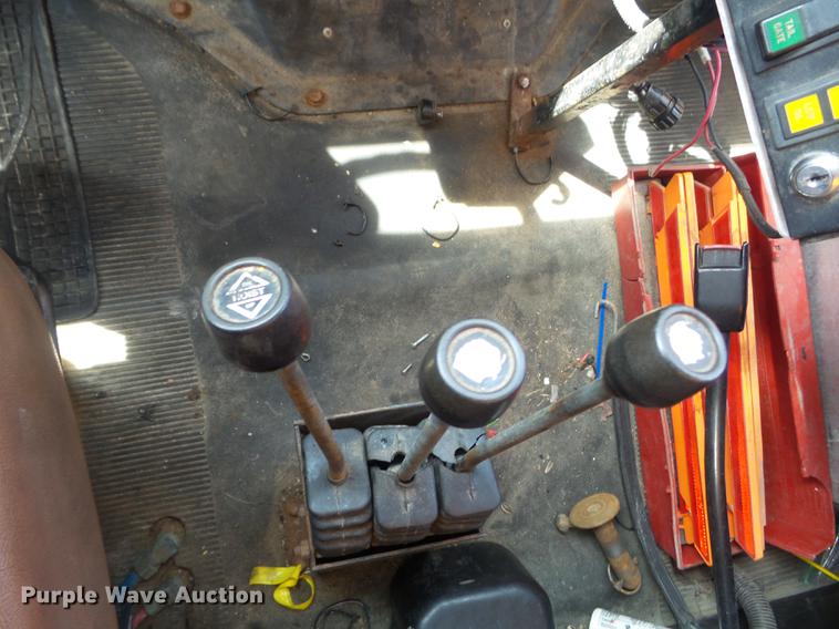 image for item DC7354 2000 International 4900 dump truck