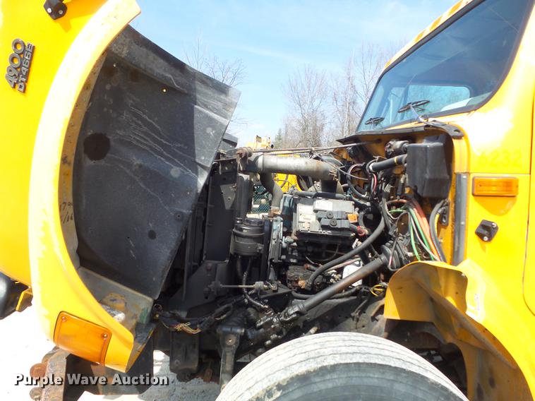 image for item DC7354 2000 International 4900 dump truck