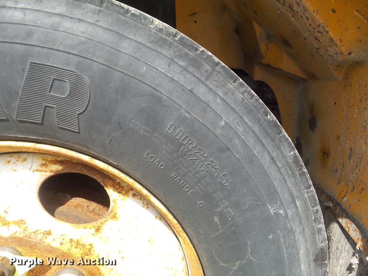 image for item DC7354 2000 International 4900 dump truck