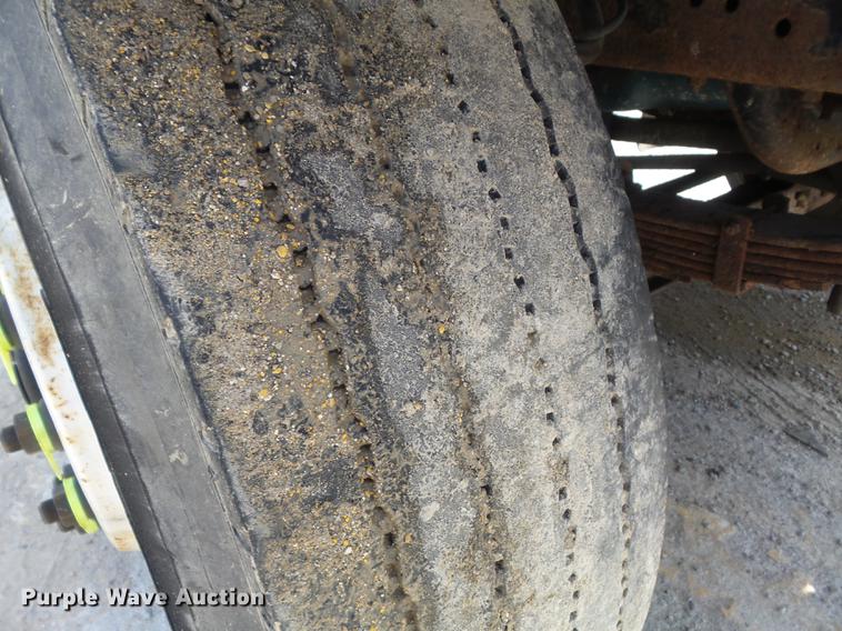 image for item DC7354 2000 International 4900 dump truck