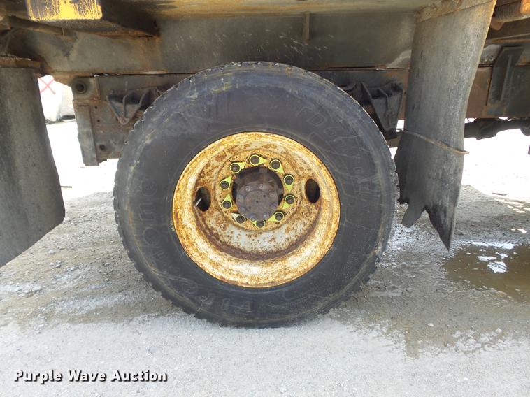 image for item DC7354 2000 International 4900 dump truck