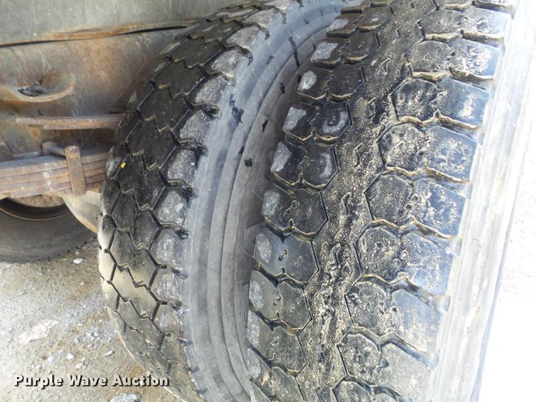 image for item DC7354 2000 International 4900 dump truck