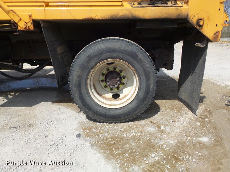 image for item DC7354 2000 International 4900 dump truck
