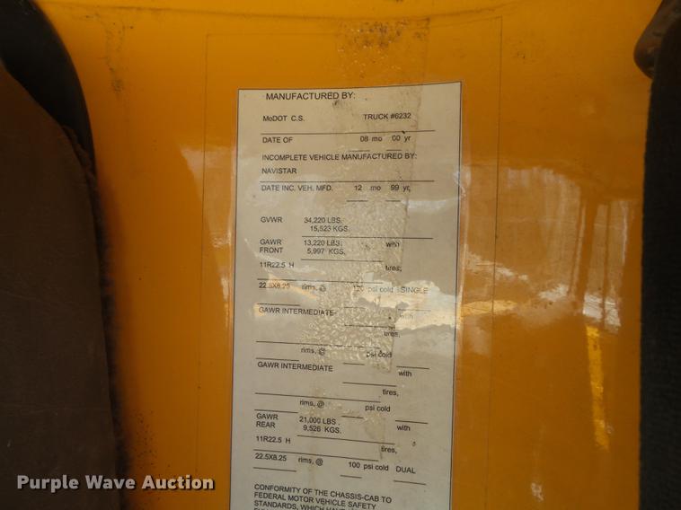 image for item DC7354 2000 International 4900 dump truck