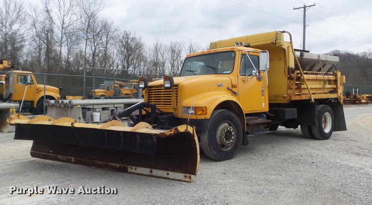 image for item DC7355 2000 International 4900 dump truck