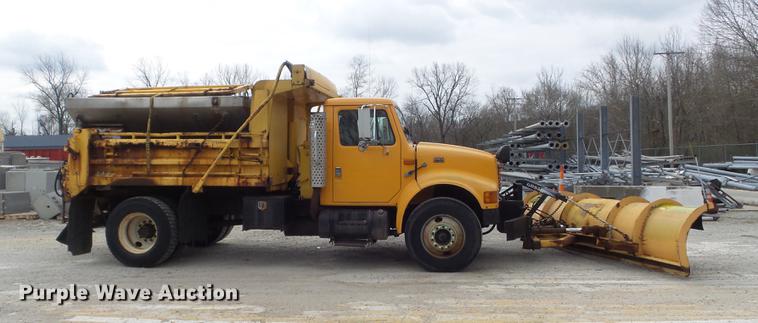 image for item DC7355 2000 International 4900 dump truck