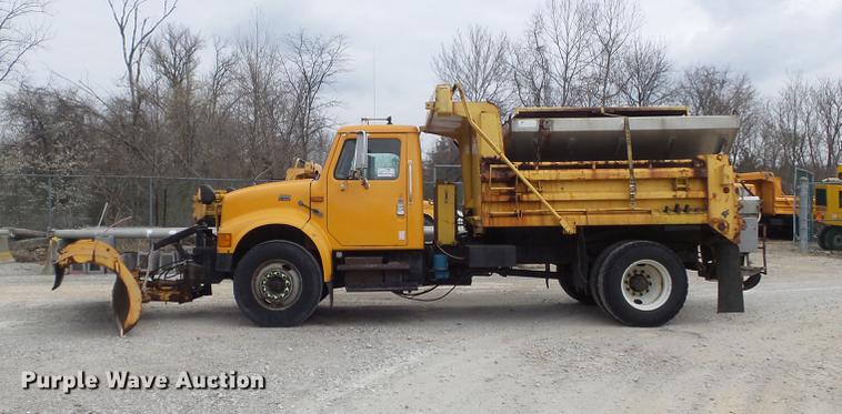 image for item DC7355 2000 International 4900 dump truck