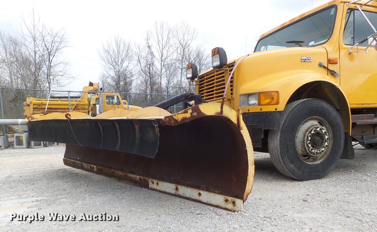 image for item DC7355 2000 International 4900 dump truck