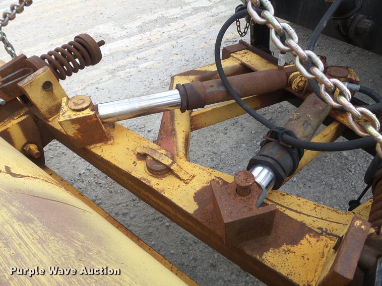 image for item DC7355 2000 International 4900 dump truck