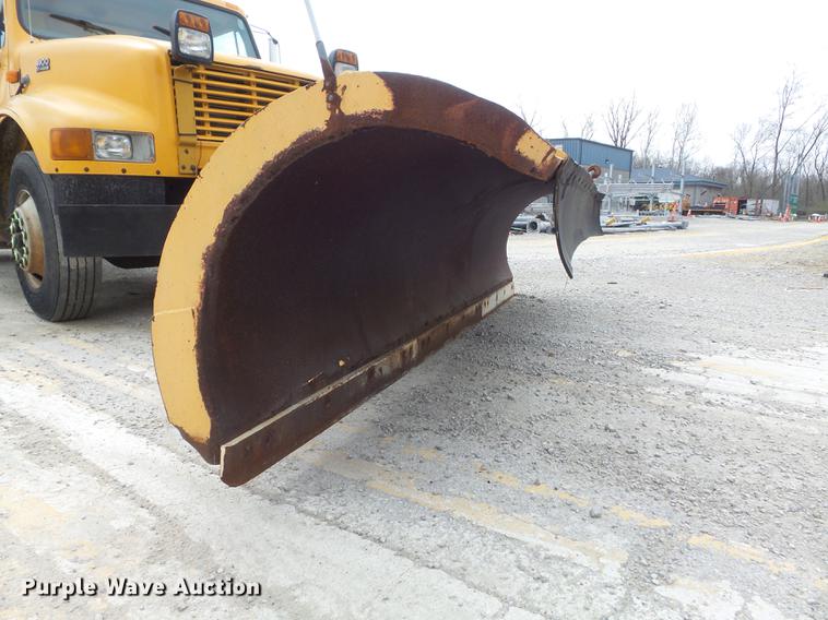 image for item DC7355 2000 International 4900 dump truck