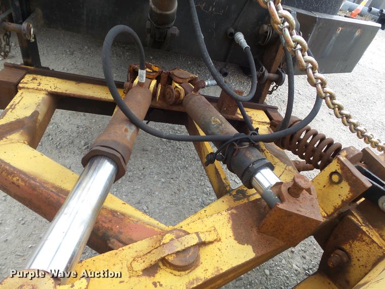 image for item DC7355 2000 International 4900 dump truck