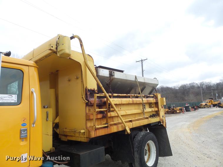 image for item DC7355 2000 International 4900 dump truck