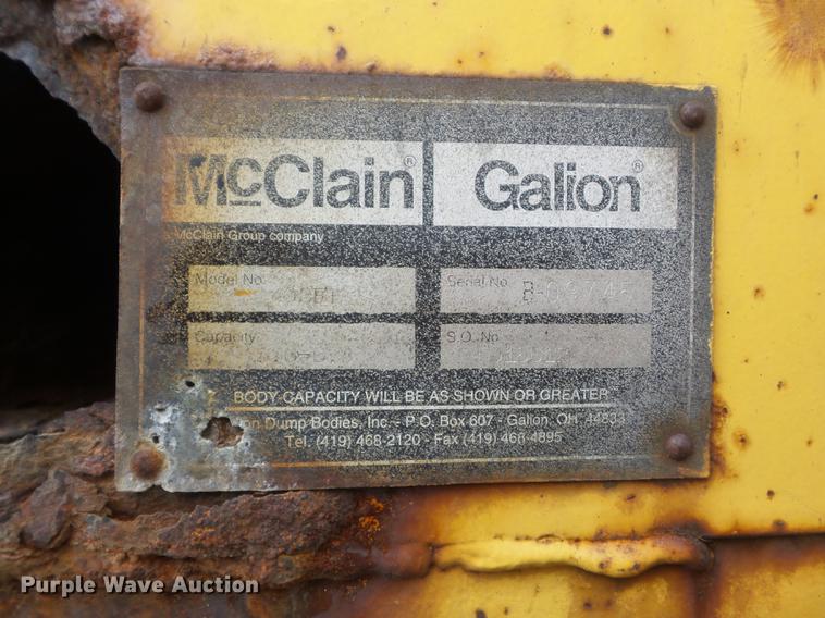 image for item DC7355 2000 International 4900 dump truck