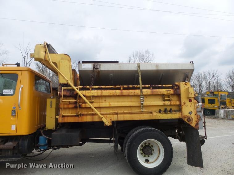 image for item DC7355 2000 International 4900 dump truck