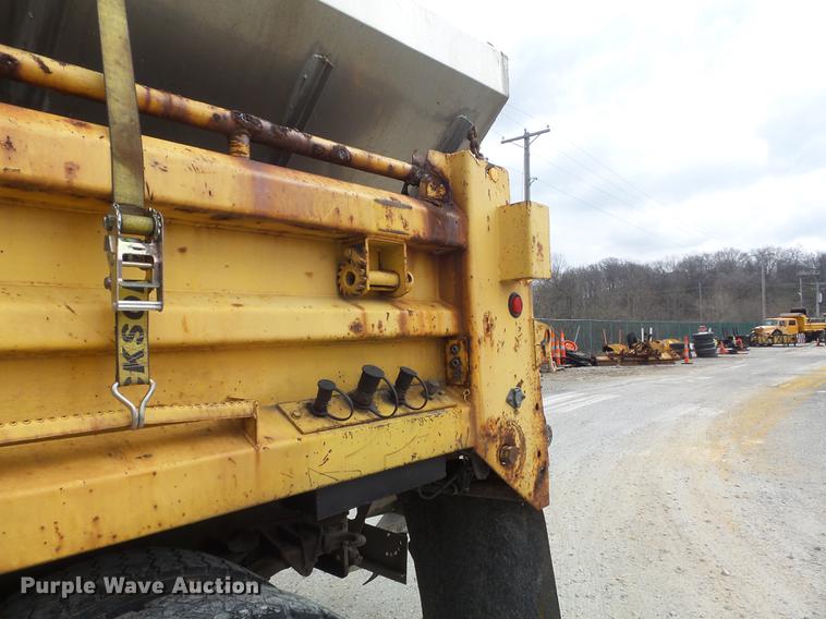 image for item DC7355 2000 International 4900 dump truck