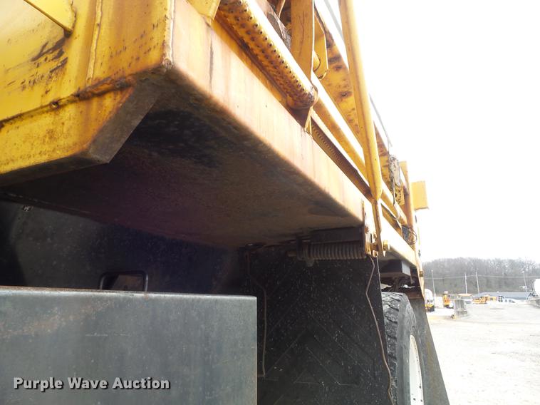 image for item DC7355 2000 International 4900 dump truck