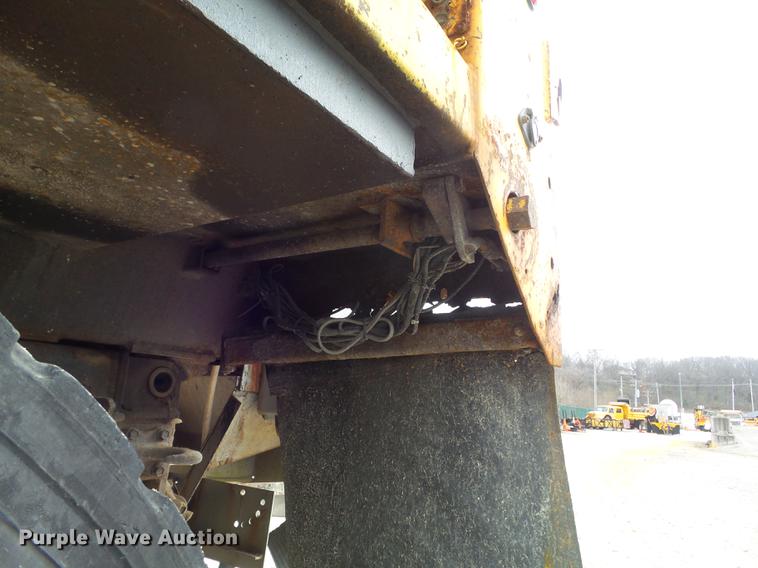 image for item DC7355 2000 International 4900 dump truck