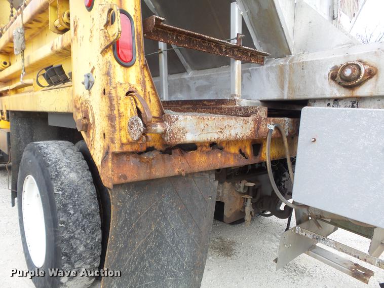 image for item DC7355 2000 International 4900 dump truck