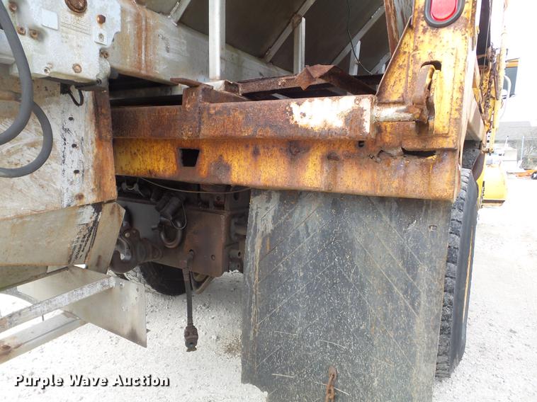 image for item DC7355 2000 International 4900 dump truck