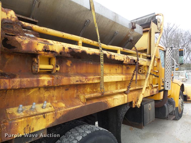 image for item DC7355 2000 International 4900 dump truck