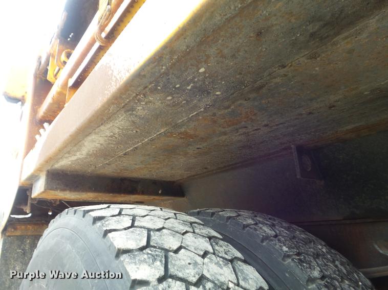 image for item DC7355 2000 International 4900 dump truck