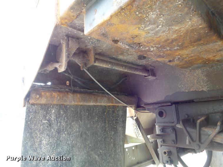image for item DC7355 2000 International 4900 dump truck
