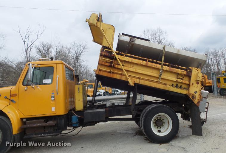 image for item DC7355 2000 International 4900 dump truck