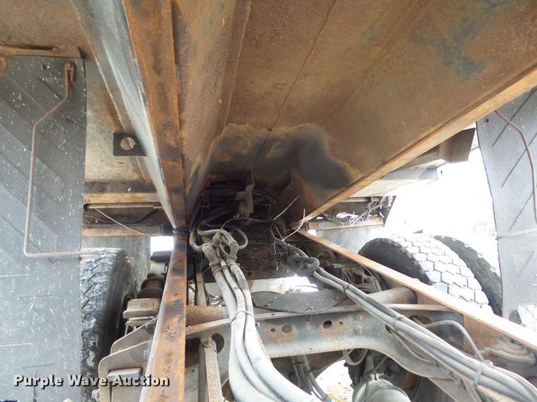 image for item DC7355 2000 International 4900 dump truck