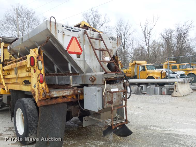 image for item DC7355 2000 International 4900 dump truck