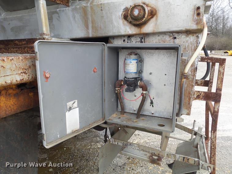 image for item DC7355 2000 International 4900 dump truck