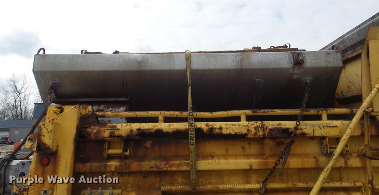 image for item DC7355 2000 International 4900 dump truck