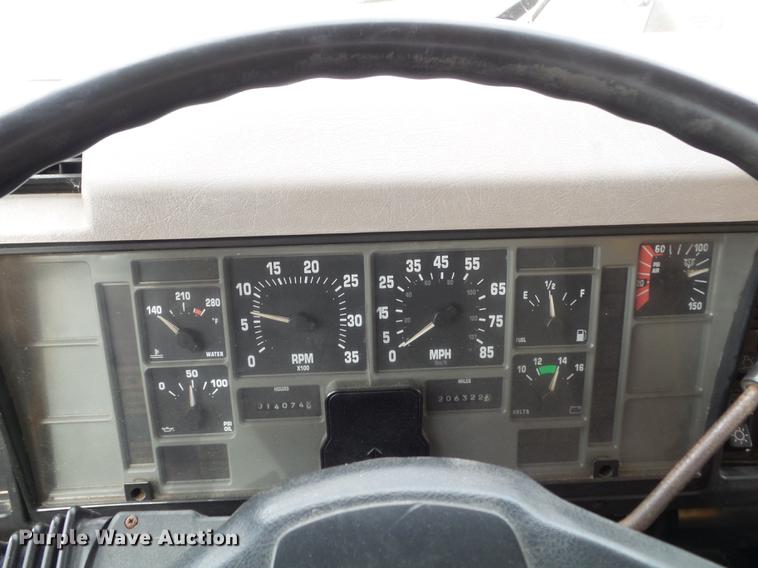 image for item DC7355 2000 International 4900 dump truck